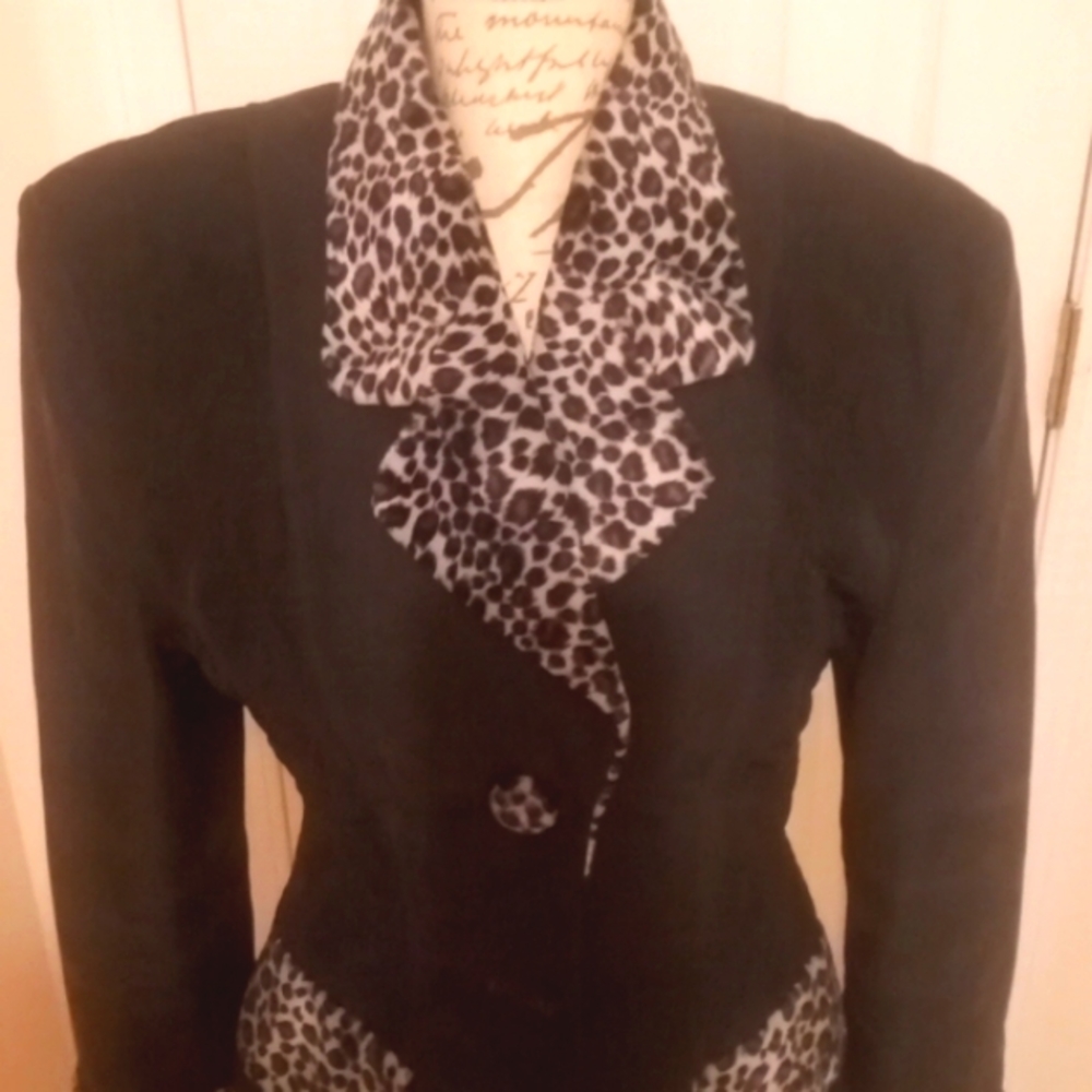 NWOUTAGS CHARCOAL BLAZER SZ 6 LEOPARD PATTERN COLLAR LAPEL by Scoleone